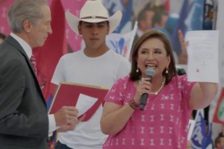 Xóchitl Gálvez sella compromiso con su sangre: los programas sociales no serán eliminados
