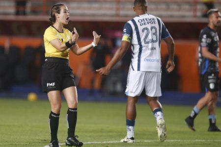 La mexicana Katia García está entre los 21 árbitros principales que dirigirán el futbol en los Juegos de París 2024