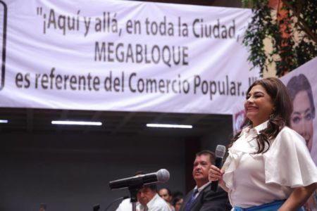 Clara Brugada ofrece afiliar al IMSS-Bienestar a vendedores ambulantes