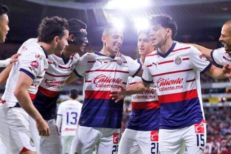 ¡Guadalajara es rojiblanco! Chivas vence al Atlas con golazo del ‘Piojo’ Alvarado 