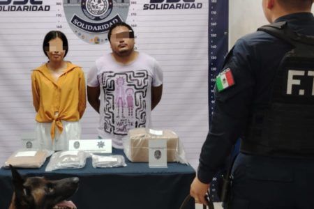 Detienen a pareja narcomenudista en Playa del Carmen