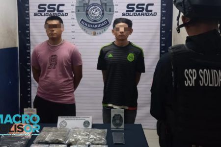 Policía detienen a dos personas con posible droga en el fraccionamiento de Solidaridad
