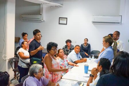 Comerciantes de Solidaridad conocen acuerdos para desarrollar su actividad