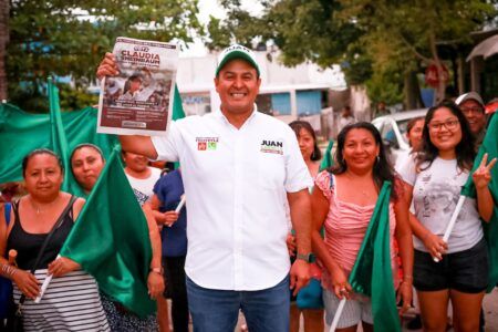 Juan Carrillo a favor de becas para toda la niñez en escuelas públicas