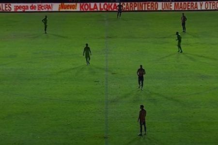 ¡‘Adelantan’ el eclipse! El San Luis-Juárez se suspende al minuto 73 por un apagón