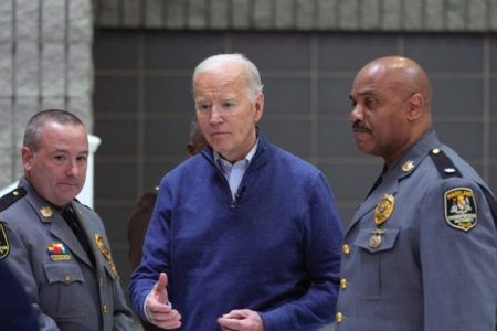 Biden se reúne con las familias de las víctimas del colapso de un puente en Baltimore 