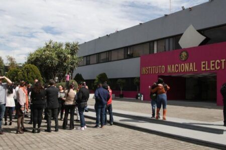 El INE suspende dos spots de Sheinbaum y Álvarez Máynez en los que aparecen menores de edad sin consentimiento