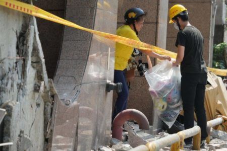Buscan a más de 600 personas atrapadas bajo escombros o desaparecidas tras el sismo en Taiwán