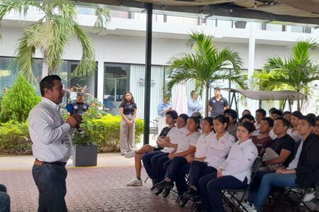 Sostiene Sergio Tolosa encuentro con universitarios