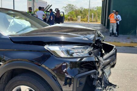Otra agresión de taxista de Cancún contra operadores de Uber