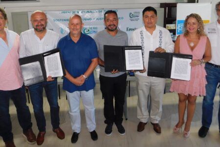 Firman Acuerdo Solidario para mitigar problema del sargazo en el Caribe Mexicano