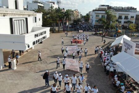Nutrida participación en desfile conmemorativo del Día del Trabajo en Solidaridad