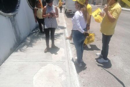 DÉNME SU VOTO DE CONFIANZA ESTE 2 DE JUNIO PARA LLEGAR A LA PRESIDENCIA MUNICIPAL DE SOLIDARIDAD Y NO LOS DEFRAUDARÉ”: JAZMÍN TREVIÑO ANTE VECINOS DE LA COLONIA EJIDAL.