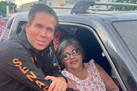 En su visita a Villas Otoch I, Roberto Palazuelos promete devolver la seguridad a quintanarroenses