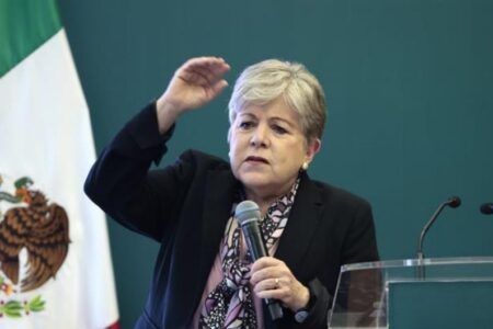 México presenta “modelo de movilidad humana” que plantea facilidades a migrantes