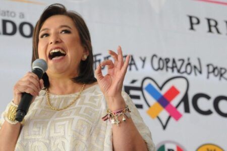 Juez ampara a Xóchitl Gálvez para que Jenaro Villamil se abstenga de usar su cargo para desacreditarla