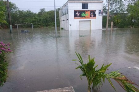 Lluvia inundó 120 colonias en la capital de Quintana Roo