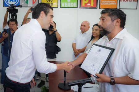 Recibe Gino Segura constancia como Senador electo por Quintana Roo