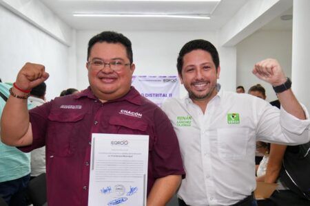 En unidad vamos a transformar Cozumel, destaca Renán Sánchez, al acompañar a José Luis Chacón, en su entrega de constancia como presidente municipal electo