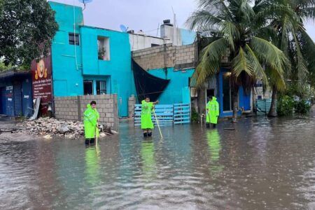 Alberto provoca inundaciones y estragos en la carretera de Playa del Carmen-Tulum