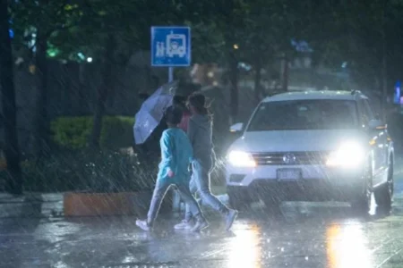 Lluvias intensas con descargas eléctricas azotarán entre lunes y jueves 