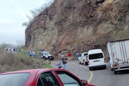 Fuertes lluvias en Oaxaca provocaron derrumbes y deslaves