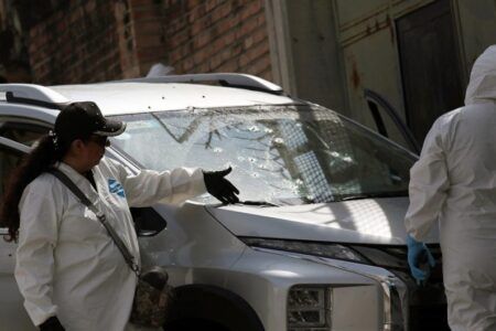 Dejan cuatro cuerpos en la caja de una camioneta en municipio de San Luis Potosí