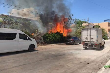 Queda calcinada bodega en Tulum; no hay heridos