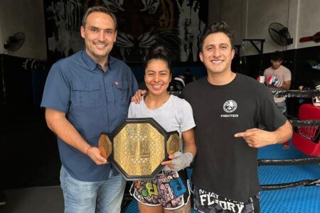 La playense Andrea Vázquez va por el título paja de LUX Fight League.