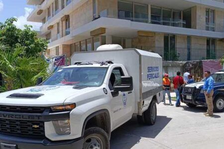 Muere trabajador tras caer de un quinto piso en Puerto Cancún