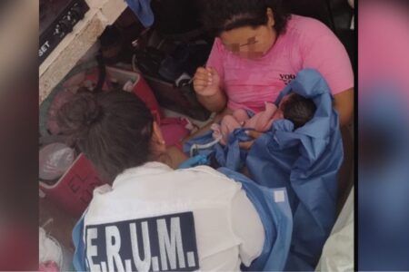 Auxilia ERUM a joven madre tras el parto en Cancún