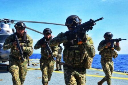Marina lamenta el fallecimiento de un cadete tras saltar de un helicóptero, falló su paracaídas