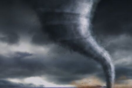 ¡Frente frío fuera de temporada! Estos estados tienen pronóstico de TORNADOS para el lunes 22