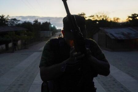 Se registran agresiones armadas y ataques con drones en comunidad michoacana