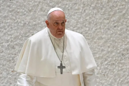 Papa Francisco acusa que la política está “alejada del día a día de las personas”
