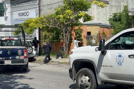 Encuentran cuerpo sin vida de un hombre apuñalado en la Región 240 de Cancún