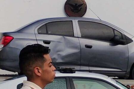Conflicto entre operadores de Uber y “transportistas piratas” en el aeropuerto de Cancún
