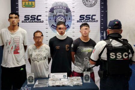 Aseguran a cuatro personas con posibles narcóticos en Playa del Carmen
