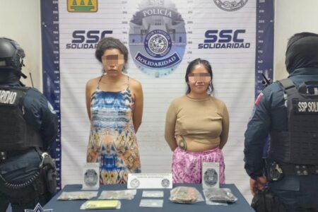 Detienen a dos mujeres en posesión de narcóticos en la Colosio