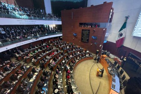 Gino Segura asiste a la sesión constitutiva del Senado de la República