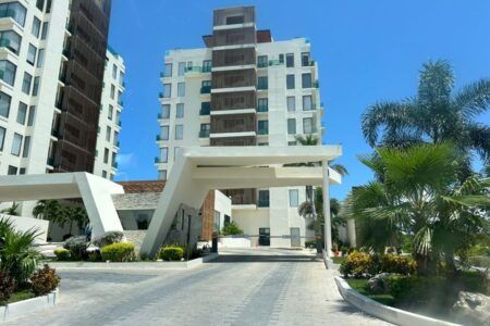 Encuentran a extranjero sin vida en un condominio de Playa del Carmen