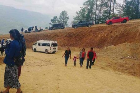 Bloqueo de obras en carretera Oaxaca-Istmo provoca enfrentamiento entre habitantes y trabajadores