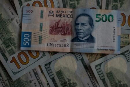 Peso mexicano supera la barrera de las 19 unidades por dólar, nivel no visto desde marzo de 2023