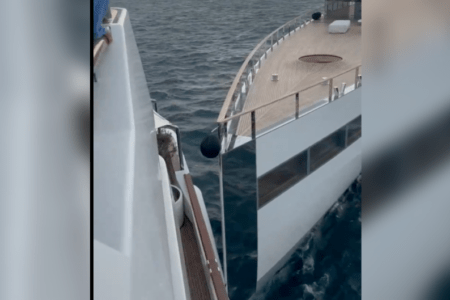VIDEO | El yate de Salinas Pliego es embestido por el de la viuda de Steve Jobs mientras estaba anclado frente a Nápoles