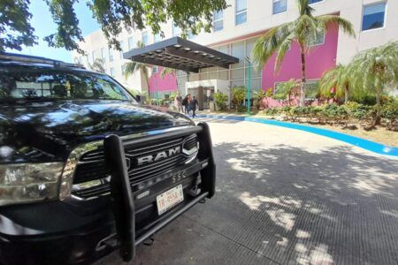 Encuentran sin vida a turista en habitación de hotel en Playacar