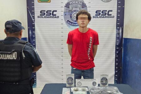 Polis aseguran a sujeto con envoltorios de posible narcóticos