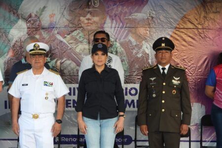 Conmemoran con desfile cívico-militar, 214 Aniversario de la Independencia de México