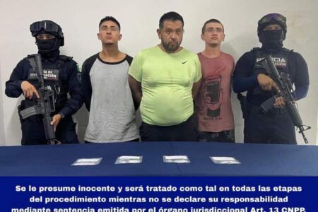 Detienen a tres presuntos “narcomenudistas” por delitos contra la salud en Tulum; un mexicano y dos extrajeros