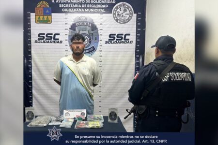 Detienen a joven en Playa del Carmen con más de 60 envoltorios de posibles narcóticos