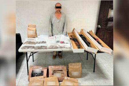 Autoridades aseguran armamento, droga y una camioneta blindada en Bacalar